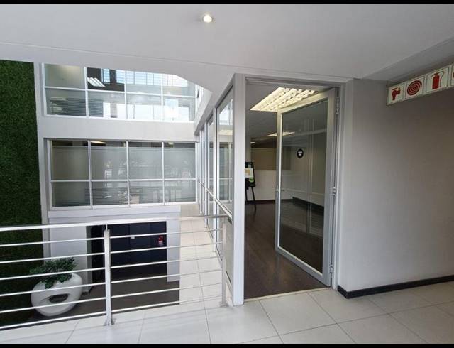 BUSINESS PROPERTY TO RENT IN CRESTA